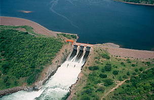 In Zambia, WWF is working with partners to release environmental flows from Itezhi tezhi dam to ... / ©: WWF-Canon / Sarah Black / ©: WWF-Canon / Sarah Black