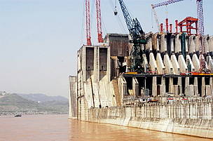 China's Three Gorges Dam caused the forcible resettlement of 1.3 million people and destroyed the ... / ©: WWF-Canon / Michel GUNTHER / ©: WWF-Canon / Michel GUNTHER
