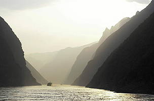 The Yangtze river is home to some of China's most spectacular
natural scenery and the cradle of ... / ©: WWF-Canon / Michel GUNTHER / ©: WWF-Canon / Michel GUNTHER