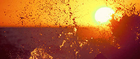 Sunset behind breaking waves. Atlantic Ocean, Gomera, Spain.
/ ©: WWF-Canon / Anton VORAUER Sunset behind breaking waves. Atlantic Ocean, Gomera, Spain. rel=