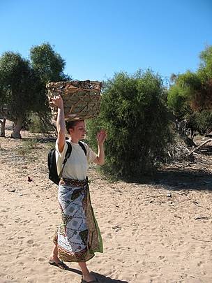 Trying to be Malagasy! / ©: WWF / Julie Neeser / ©: WWF / Julie Neeser