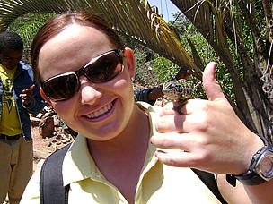 Posing with a chamaleon / ©: WWF / Alicia Fernández Rubio / ©: WWF / Alicia Fernández Rubio