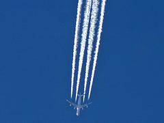 Air travel is a high source of carbon dioxide emissions.  / &copy;: Stefan Jansson