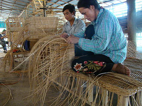 Rattan workers making a sofa at a rattan enterprise in rural Cambodia. / ©: Tep Asnarith / WWF-Cambodia / ©: Tep Asnarith / WWF-Cambodia