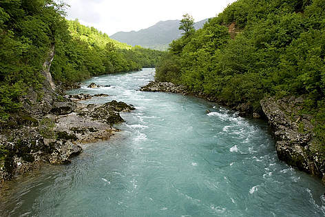 Gornji tok Neretve (iznad Konjica) gdje cé se graditi nova brana, a gdje se istovremeno planira ... / ©: WWF-Canon / Michel GUNTHER rel=