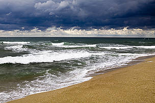 A rare stretch of natural beach on Bulgaria's Black Sea coastline. / ©: WWF-Canon/Michael Gunther beach and sea / ©: WWF-Canon/Michael Gunther