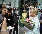 A delegation of the EU's new citizens present the report to EU Environment Commissioner M. Wallström at Green Week 2004.<BR>