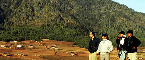 Black Mountain National Park, Bhutan.WWF staff from Bhutan, England and USA Visiting the Phobjika ... / ©: WWF-Canon / Anton FERNHOUT Black Mountain National Park, Bhutan.WWF staff from Bhutan, England and USA Visiting the Phobjika ... rel=