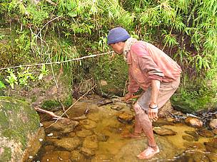 Fishing for crayfish / ©: WWF / Moira Hough / ©: WWF / Moira Hough