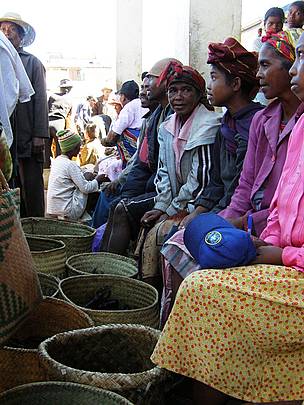 Selling crayfish / ©: WWF / Marjolein Kamermans / ©: WWF / Marjolein Kamermans