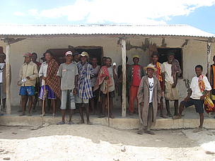 Local population after a meeting at Ampitanake / ©: Malika Virah-Sawmy Local population after a meeting at Ampitanake / ©: Malika Virah-Sawmy