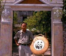 Mr Hai in front of the Conservation café . / ©: WWF-Canon Mr Hai in front of the Conservation café . / ©: WWF-Canon
