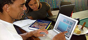 Coral biologist and WWF Marine Officer, Phoenix Islands, Kiribati. / ©: WWF-Canon / Cat HOLLOWAY Coral biologist and WWF Marine Officer, Phoenix Islands, Kiribati. / ©: WWF-Canon / Cat HOLLOWAY
