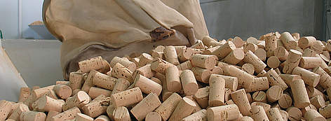 Cork-stopper processing, Portugal / ©: WWF-Mediterranean / Chantal MENARD / ©: WWF-Mediterranean / Chantal MENARD