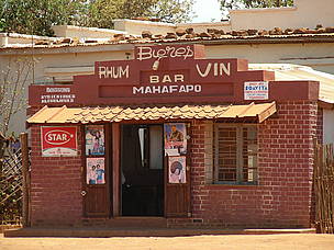 The cowboy bar in Madagascar / ©: Nick Nadeau / ©: Nick Nadeau