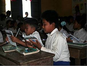 Cambodian students learned about Irrawaddy dolphin conservation in the Mekong. / ©: WWF Greater Mekong / ©: WWF Greater Mekong