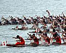 Over 100,00 people turned out to see the first-ever dragon boat race on China's Dongting Lake.