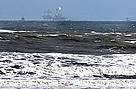 Drilling platform in gray whale habitat, off Sakhalin Island, Russian Federation. / ©: WWF-Canon / Vladimir FILONOV Drilling platform in gray whale habitat, off Sakhalin Island, Russian Federation. / ©: WWF-Canon / Vladimir FILONOV