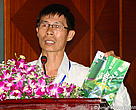 A man recommends the rattan guide book to the audience 