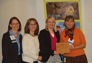 Avon’s Susan Heaney and Tricia Heinz accept Commitment Plaque from WWF-US COO, Marcia Marsh. - © WWF/GFTN