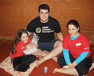Juan Faría de Encarnación con sus dos hijas