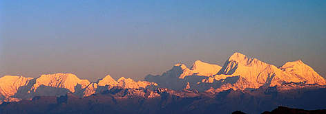 View of the Everest massif from the Singalila hills from a distance of about 150 Kilometers. From ... / ©: WWF-Canon / NEYRET & BENASTAR rel=