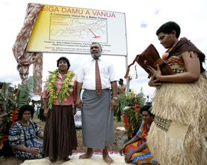 Chief of Macuata and WWF Director of Asia Pacific Programme, Dr Isabelle Louis at the launch of the ... / ©: Brent Stirton / Getty Images / WWF-UK Chief of Macuata and WWF Director of Asia Pacific Programme, Dr Isabelle Louis at the launch of the ... / ©: Brent Stirton / Getty Images / WWF-UK