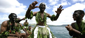 Cheering by Naduri villagers in Fiji after the dropping of the buoy that marks the boundary of the ... / ©: Brent Stirton/Getty Images/WWF-UK / ©: Brent Stirton/Getty Images/WWF-UK