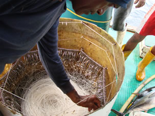 Fishermen works with a / ©: Carlos Miguel Imbach