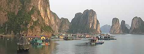 Fishing community in Halong Bay, Vietnam. / ©: WWF-Canon / Meredith Lopuch Fishing community in Halong Bay, Vietnam. rel=