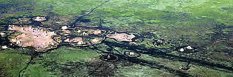 Fishing village on flats, Kafue Flats Zambia. / ©: WWF-Canon / Richard C.V. JEFFERY Fishing village on flats, Kafue Flats Zambia. rel=