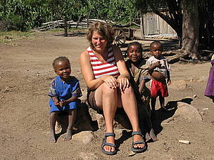 Me with Famampy, her sister and a little boy / ©: WWF / Franziska Peuser / ©: WWF / Franziska Peuser