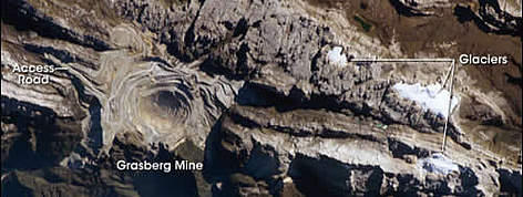 4-kM-wide open-pit portion of Freeport's Grasberg mine complex. The mine is located in close ... / ©: NASA rel=