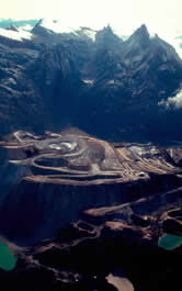 Freeport copper mine in the Carstensz Mountains, Papua Province, Indonesia. / ©: WWF-Canon / Ronald PETOCZ / ©: WWF-Canon / Ronald PETOCZ