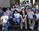 Frente al Congreso la Directora Lucy Aquino, y voluntarios, con espectativa para la renovación de la Ley. 