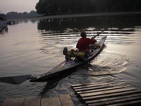 Setting sail in a kayak on the Danube TID. / ©: Reinhard Krenn rel=