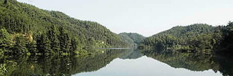Forests lake in the Huayanxi Provincial Nature Reserve. Hunan Province, China. / &copy;: WWF / Michel GUNTHER