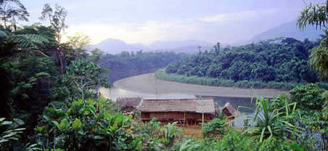 Pukapuki village in the Hunstein Range, Papua New Guinea. / ©: WWF / Paul Chatterton rel=