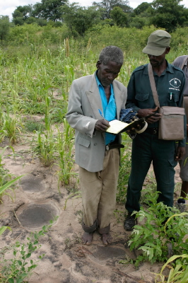 Local farmer Moses Maseku is made to sign the protocol in the Conservancy's Event Book by an ... / ©: WWF-Canon / Folke WULF Local farmer Moses Maseku is made to sign the protocol in the Conservancy's Event Book by an ... / ©: WWF-Canon / Folke WULF