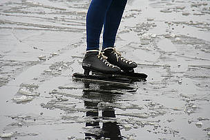 The ice must be at least 15 cm thick for the Eleven Cities Tour (Elfstedentocht) to run.