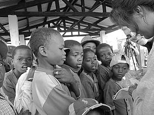 Children during the survey in Bevata. / ©: WWF / Sergio Rejado Albaina / ©: WWF / Sergio Rejado Albaina