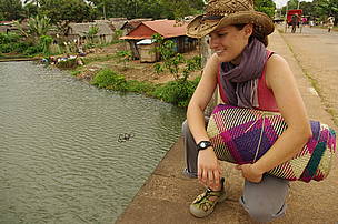 Inspecting a palm-sized spider in Farafangana. / ©: Cara Brook / ©: Cara Brook