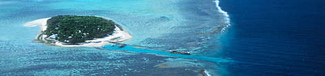 Ptičija perspektiva ostrva Veliki koralni greben, Autralija. / ©: WWF-Canon / Martin HARVEY Aerial view of an island in the Great Barrier Reef, Australia. rel=