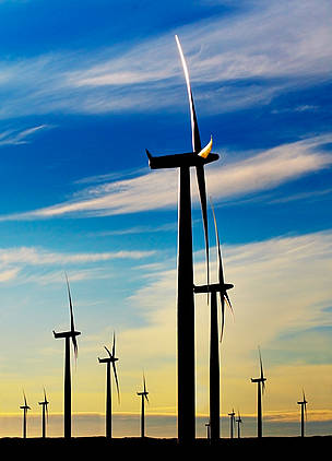 Wind turbines at sunset. / ©: istockphoto / Amazon Film AS / ©: istockphoto / Amazon Film AS