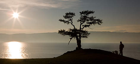 Lake Baikal, Russia, at sunset. The lake contains more water than all of the North American Great ... / ©: iStockPhoto / Alexandre Zdantchouk rel=