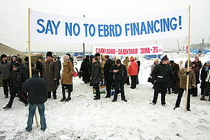 Sakhalin Environment Watch protest march: A group of people holding a banner with the words "Say No to EBRD Financing" / ©: Sakhalin Environment Watch