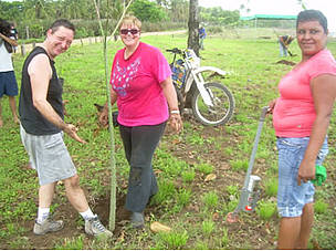 Junquillal community reforesting the coastal vegetation. / ©: Gabriel Francia / ©: Gabriel Francia