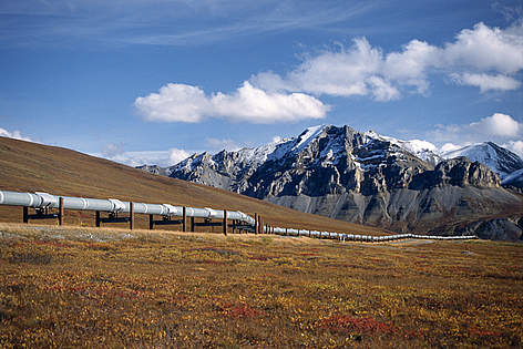 Autumn, north of the Brooks Range, Alaska, USA. The Trans-Alaska pipeline crosses from the Beaufort ... / ©: WWF / Steven Kazlowski/www.lefteyepro.com rel=