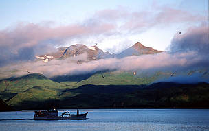 Fishing boat coast of Unalaska Island near Dutch Harbour, Alaska, USA / ©: Kevin Schafer WWF Canon / ©: Kevin Schafer WWF Canon