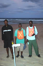A Monitoring Team checks in at the Bhanga Nek HQ before heading out to patrol their stretch of the ... / ©: WWF-Canon / Richard McLellan A Monitoring Team checks in at the Bhanga Nek HQ before heading out to patrol their stretch of the ... / ©: WWF-Canon / Richard McLellan